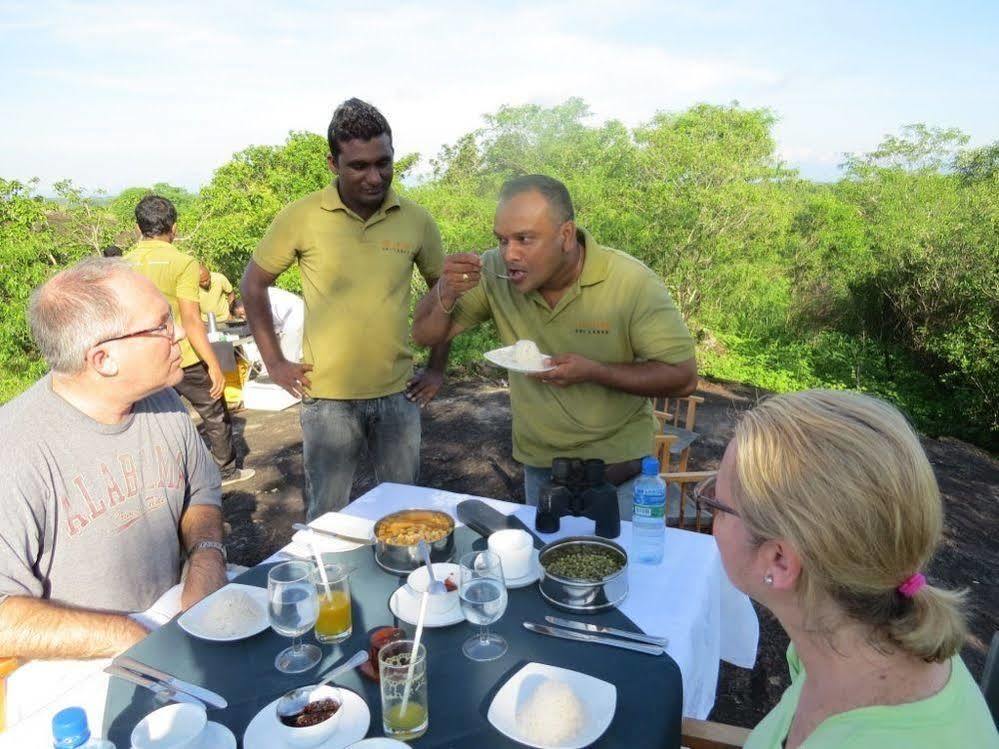 Mahoora Tented Safari Camp อุดาวาลาเว ภายนอก รูปภาพ